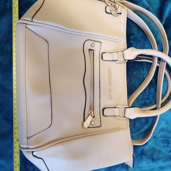 Michael Kors Shoulder or Tote Bag. Used like New. - Picture 2 of 7